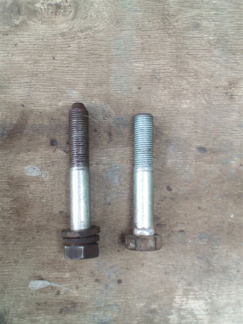 005. Меняю болты крепления подушки КПП — Lada Гранта (1G), 1,6 л, 2014 ...