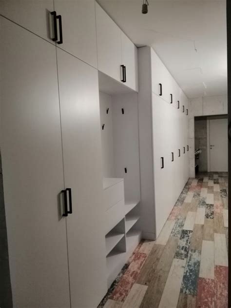 Белый шкаф в прихожую
