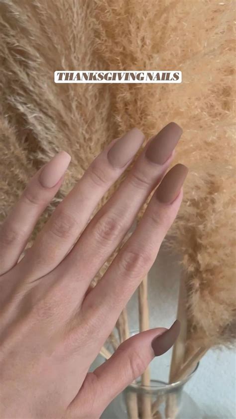 Thanksgiving Nail Idea Ombré Nails Nude Nails Minimal Style Nude nails Holiday nails