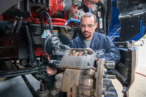 Trucking celebrates National Technician Appreciation Week - Truck News