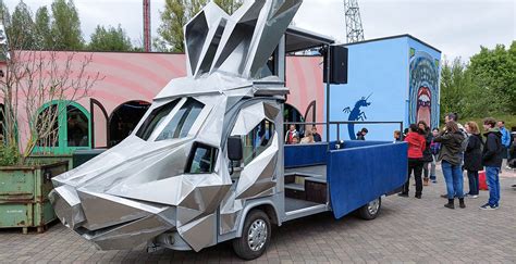 Walibi Holland Introduceert Nieuwe Wagen Voor Mascotte Looopings