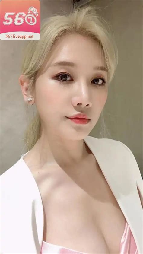 Ảnh Hari Won diện bikini khoe sắc vóc gợi cảm