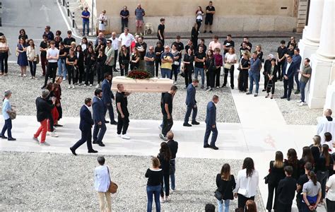 Funerali di Stella Mutti il papà ricorda i giochi insieme quando era