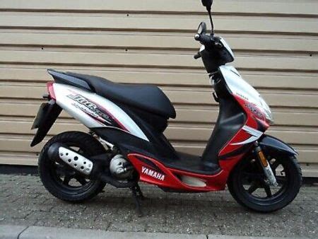 YAMAHA YAMAHA JOG RR 50CC 2 STROKE MOPED SCOOTER 2011 1 OWNER 13 MONTHS