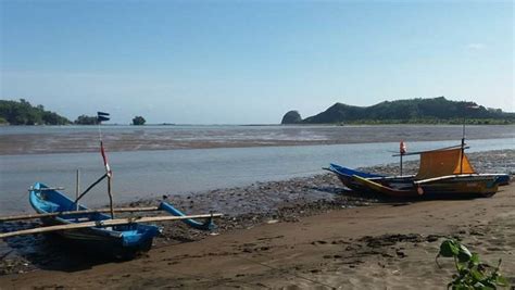 Pantai Pangandaran Surga Bagi Para Peselancar Dan Wisatawan