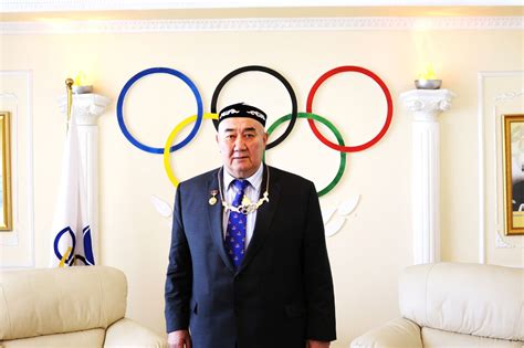 Duuren.Life - Гавьяат тамирчин О.Бахытыг “Алтан од” одонгоор шагналаа