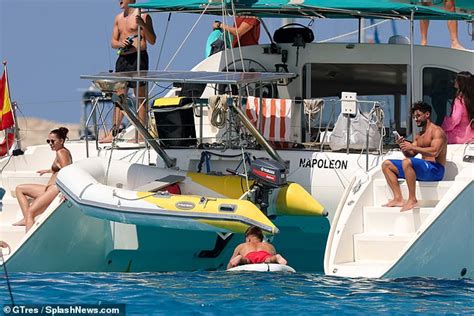 Love Island S Davide Sanclimenti Parties With Bikini Clad Beauties After Ekin Su Culculoglu