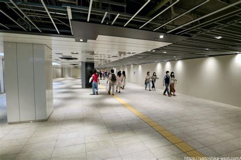 大阪駅前東西地下通路の改良工事の最新状況 2202【2023年3月完成予定】 ページ 2 Re Urbanization 再都市化