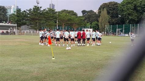 Latihan Perdana Timnas Indonesia Di Jakarta Jay Idzes Dan Justin