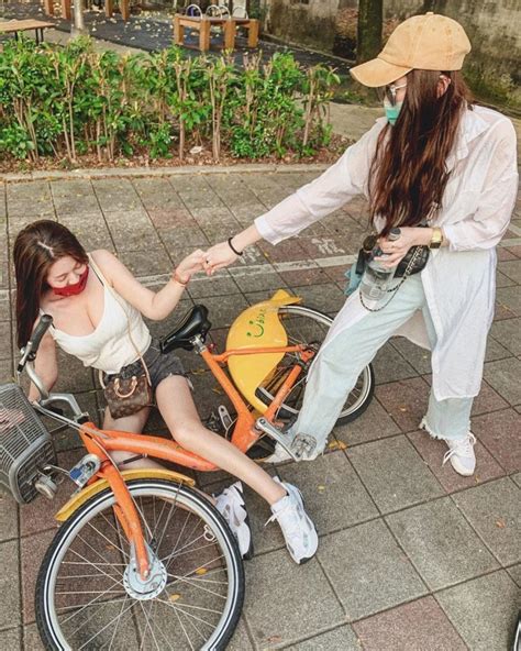 Lại dàn dựng cảnh ngã xe để gây chú ý nàng hot girl bị cộng đồng mạng lên án cho rằng chiêu