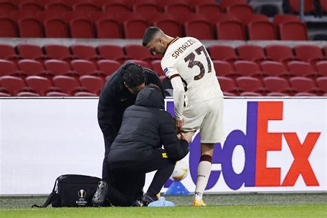 Roma Spinazzola Lascia Il Campo Per Infortunio Muscolare