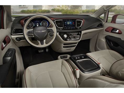 2025 Chrysler Pacifica: 238 Interior Photos | U.S. News