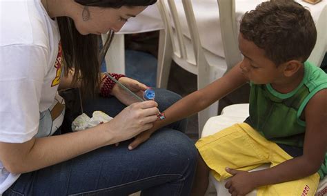 Crian As E Adultos Se Vacinam Contra Hpv E Febre Amarela Na Fiocruz