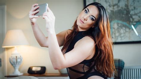 Brunette Babe Zoe Davis Gets Spoon Fucked On Sofa Photos