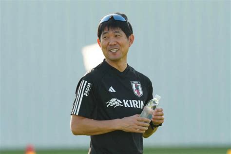 サッカー日本代表練習で報道陣と話をする森保監督（撮影・西海健太郎） ― スポニチ Sponichi Annex サッカー