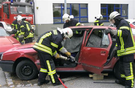 Ausr Cken Zum Autounfall Elzach Badische Zeitung