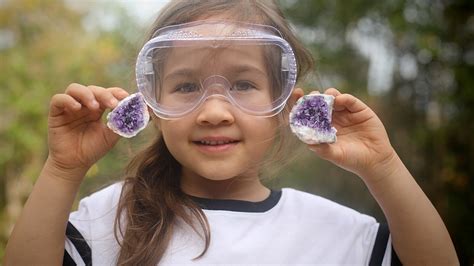 Opening Up Geode Rocks Nat Geo Geode Kit YouTube