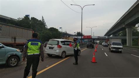 Simak Bagi Pengguna Tol Jakarta Cikampek Waspada Macet Di KM 34 Karena