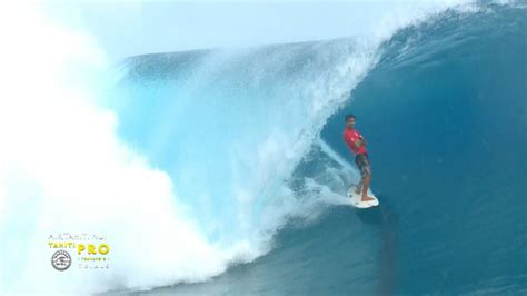 2 Tahitiens Accèdent Au Tahiti Pro Teahupoo Surf Session Magazine