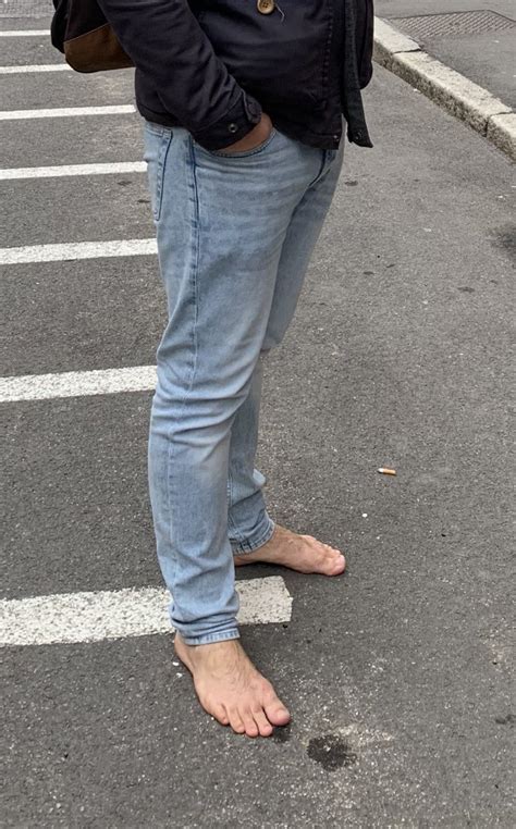 GAY FEET GUYS FANS SPAIN On Twitter RT Feetforguys Even In Winter It Feels Great Barefoot
