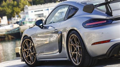 Porsche 718 Cayman GT4 RS 2022MY Color GT Silver Metallic Detail