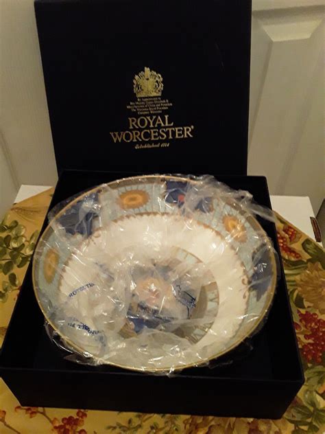 Vintage Royal Worcester 9 Dia X 3 5 Fine Bone China Elgar Millennium