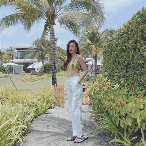 Ninh Dương Lan Ngọc diện bikini khoe body nóng bỏng nhưng fan chỉ soi