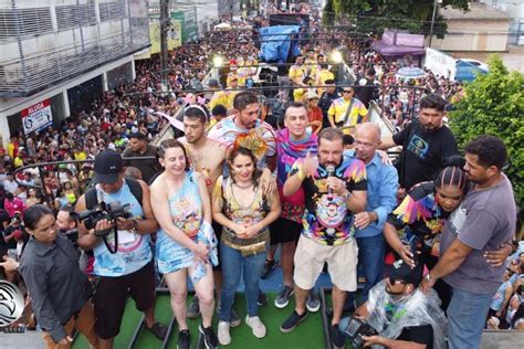 Banda Do Vai Quem Quer Leva Mil Foli Es Neste Carnaval Seis