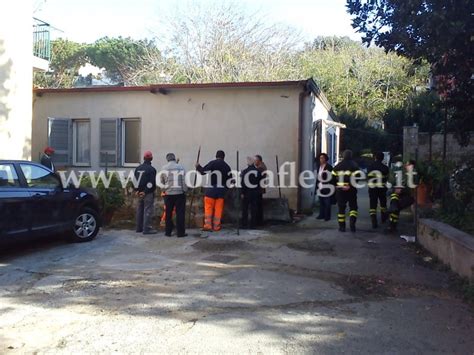 BACOLI Ruspe In Azione In Via Miseno Il Sindaco Schiano E Un Dramma