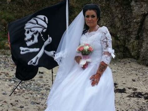 Žena sa vydala za piráta Sex s ním mi spôsobil hnisavé vredy chcel ma zabiť galéria Topky sk