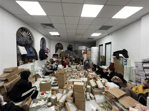 Kiểm tra kho hàng của hot girl Mailystyle phần lớn không có chứng từ xuất xứ Tuổi Trẻ Online