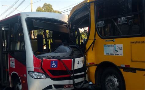 FOTOS IMAGENS Acidente entre dois ônibus deixa 23 feridos na Zona Leste