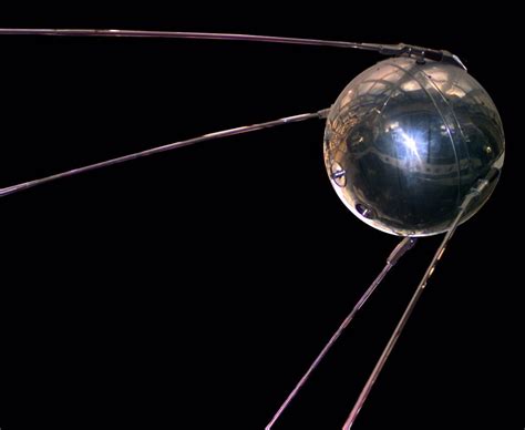 A Os Del Lanzamiento Del Sputnik Primer Sat Lite Artificial