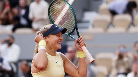 French Open 2024 results: Mirra Andreeva beats out-of-sorts Aryna ...