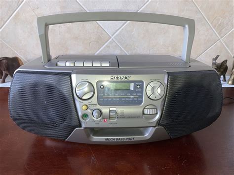 Vintage Sony Portable Cd Player Am Fm Radio Cassette Boombox Cfd V