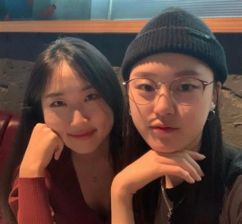 Seo Euns Cool Girl Selfies With A Close Friend Rsinglesinferno2