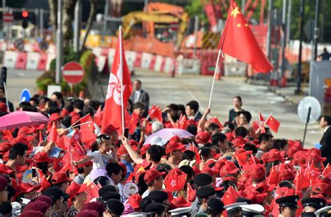 圖集慶回歸21周年升旗禮 嘉賓雲集高唱國歌 香港文匯網