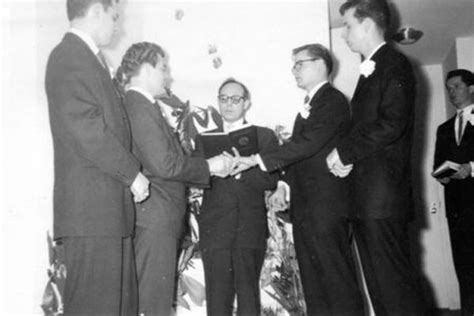 Así fue la primera boda gay en mientras que en tu pueblo siguen siendo mochos