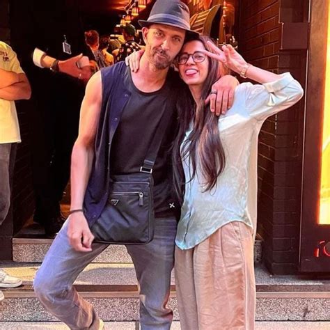 Hrithik Roshan S Photo Of Kissing Girlfriend Saba Azad Goes Viral