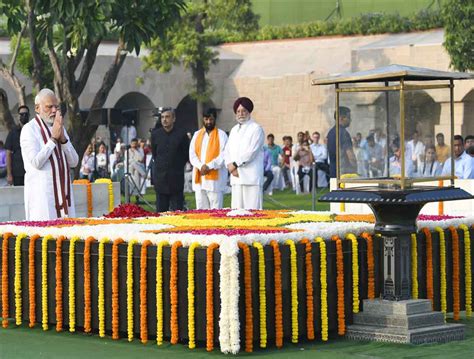 Pm Modi Paid Homage To Mahatma Gandhi Hydnow