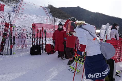 Mikaela Shiffrin crashes out of giant slalom at Beijing Winter Olympics