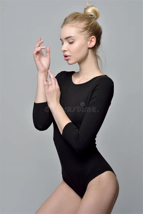 Portrait Of The Beautiful Blonde Gymnast Woman I Stock Image Image Of Curve Attractive