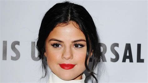 Con una bikini violeta la foto de Selena Gómez que arrasó en las redes