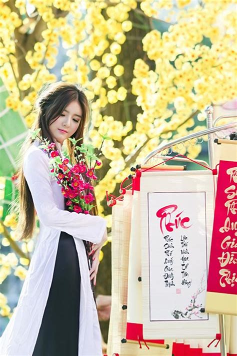 Hot girl Việt đọ sắc trong tà áo dài truyền thống