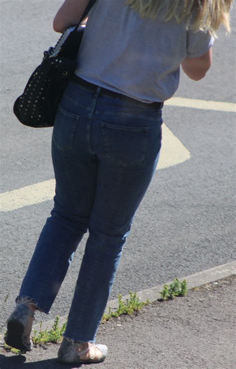 Curvy Blonde In Blue Jeans Tight Jeans Forum