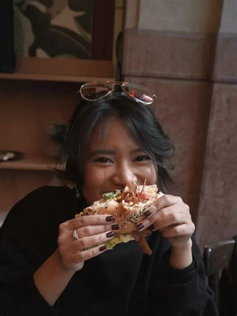 Momen Liburan Siti Adira Kania Putri Aldi Bragi Dan Ikke Nurjanah Saat Ke Budapest Hot