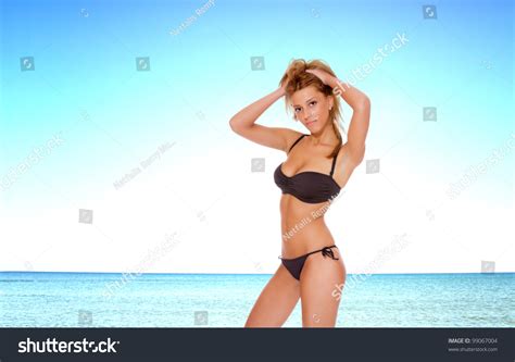Modelo Sexy De Bikini Sobre Fondo Foto De Stock Shutterstock