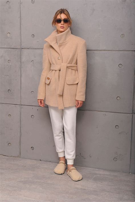 Купить женские пальто NUDE 0354 бежевый Описание фото цена