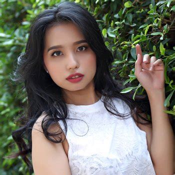 The Black Alley Babe Page Watch This Adult Model On Freeones