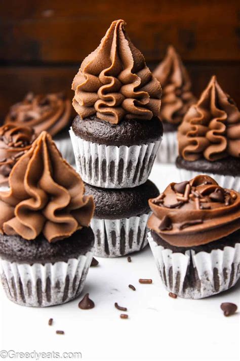 Mini Chocolate Cupcakes With Chocolate Buttercream Greedy Eats